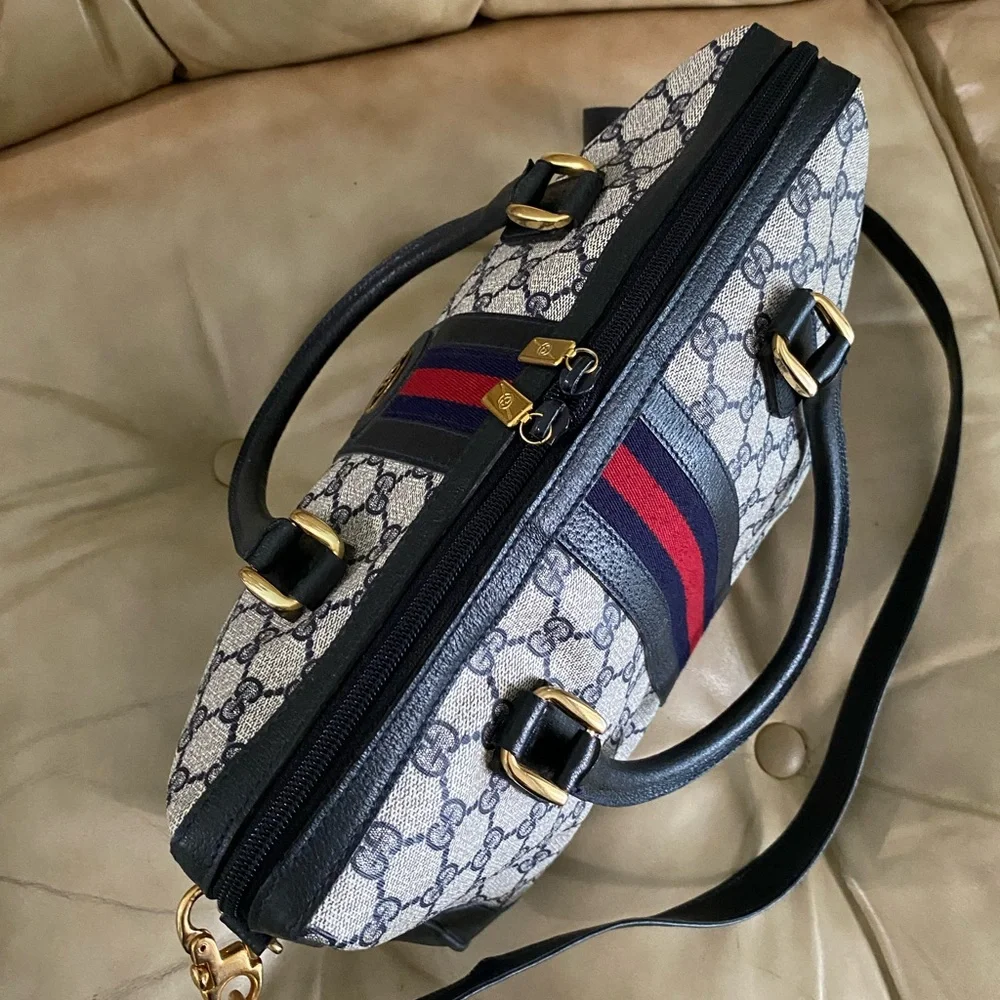 Stunning Vintage Gucci Unisex Messenger Bag Satchel GG Stripe Sherry